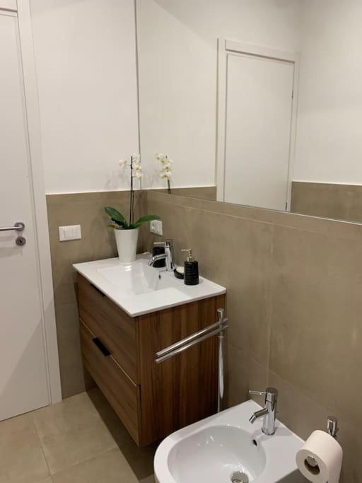 Casa Con Giardinetto Al Centro Di Apartment Rom