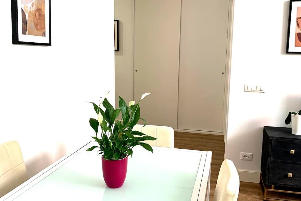 Casa Con Giardinetto Al Centro Di Apartamento
