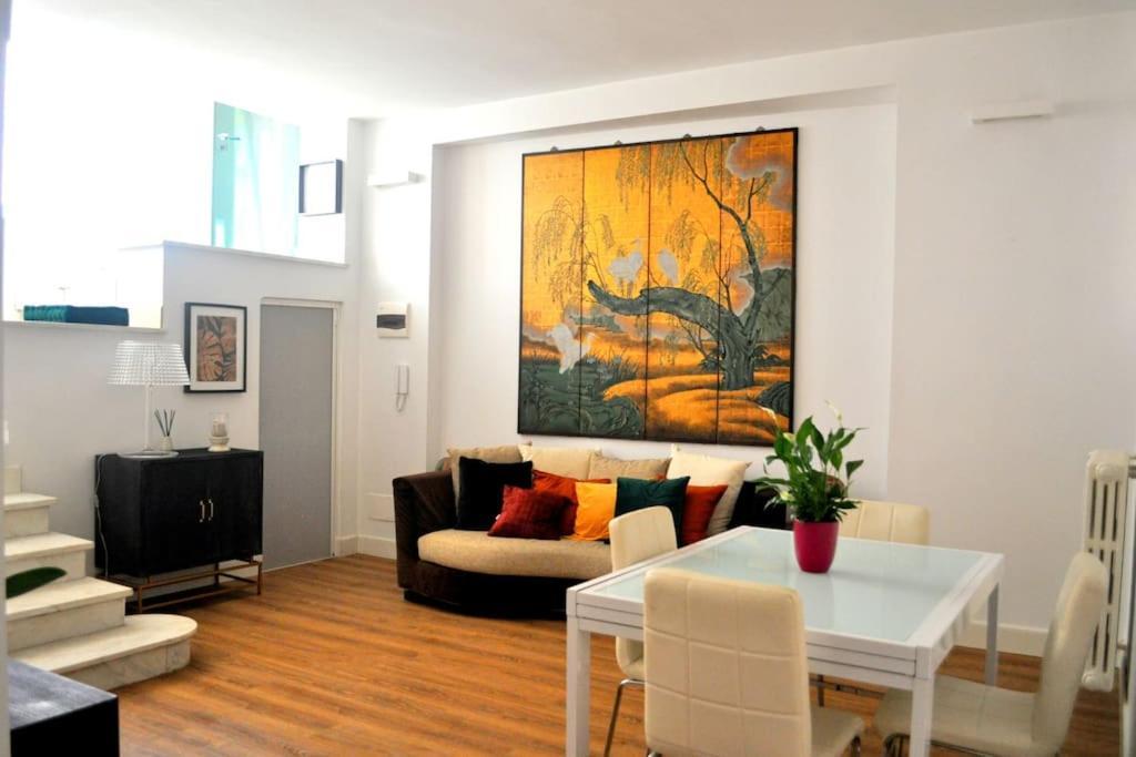Casa Con Giardinetto Al Centro Di Apartamento